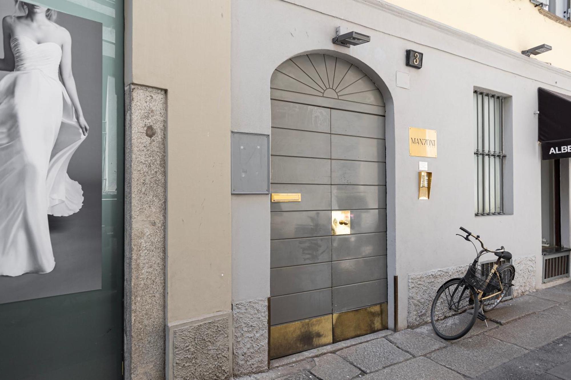 Elegante Bilocale In Montenapoleone - Brera Мілан Екстер'єр фото